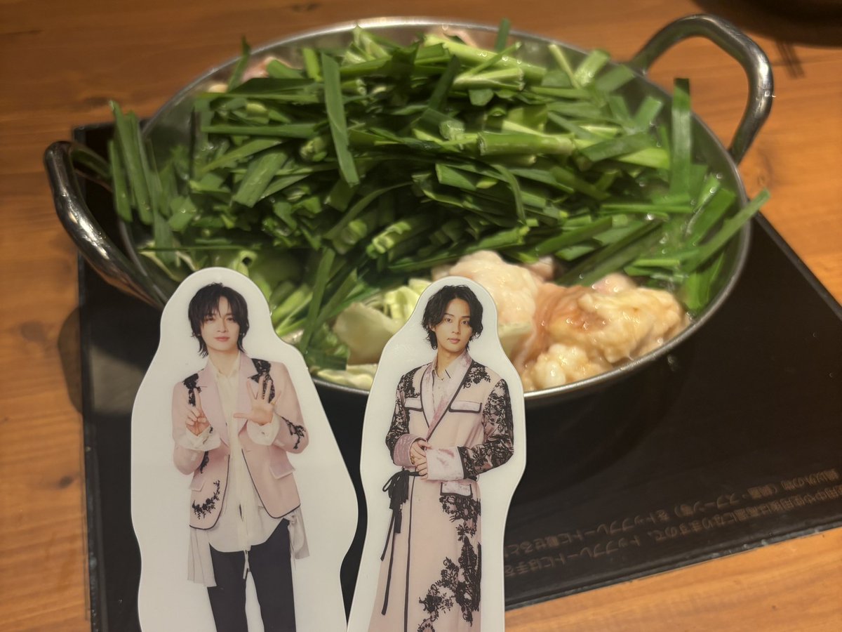 krbc_317's tweet photo. 📍のもつ鍋行ってきた🍲🤍ぷりっぷりモツもたっぷりで美味しかった😋！
店員さんが“撮影の部屋で写真撮りますか？”って順番に案内して回ってきたから便乗してきたｗ https://t.co/mYKaFUgs7b