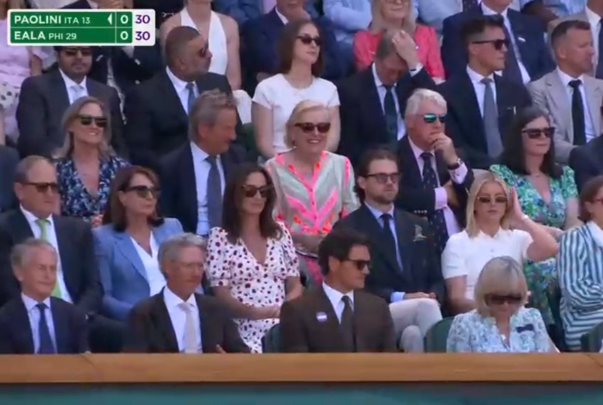 marcy9496's tweet photo. ROGER IN DA HAUS!!! My GOAT!! 
#Wimbledon #RogerFederer #FedExpress https://t.co/7L9BxSs8fM