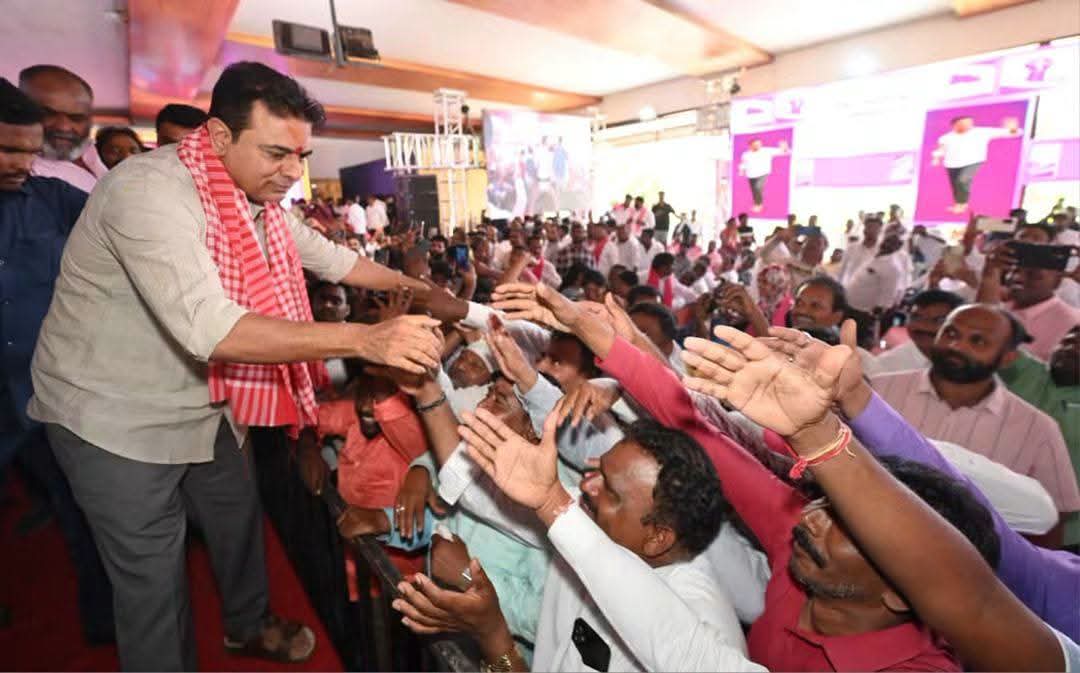 Legend_KTR's tweet photo. హైదరాబాద్‌లోని మల్లాపూర్‌లో జరిగిన 18వ హమాలీ యూనియన్ మహాసభకు ముఖ్య అతిథిగా హాజరైన @BRSparty వర్కింగ్ ప్రెసిడెంట్ @KTRBRS https://t.co/9odHjCyYbQ