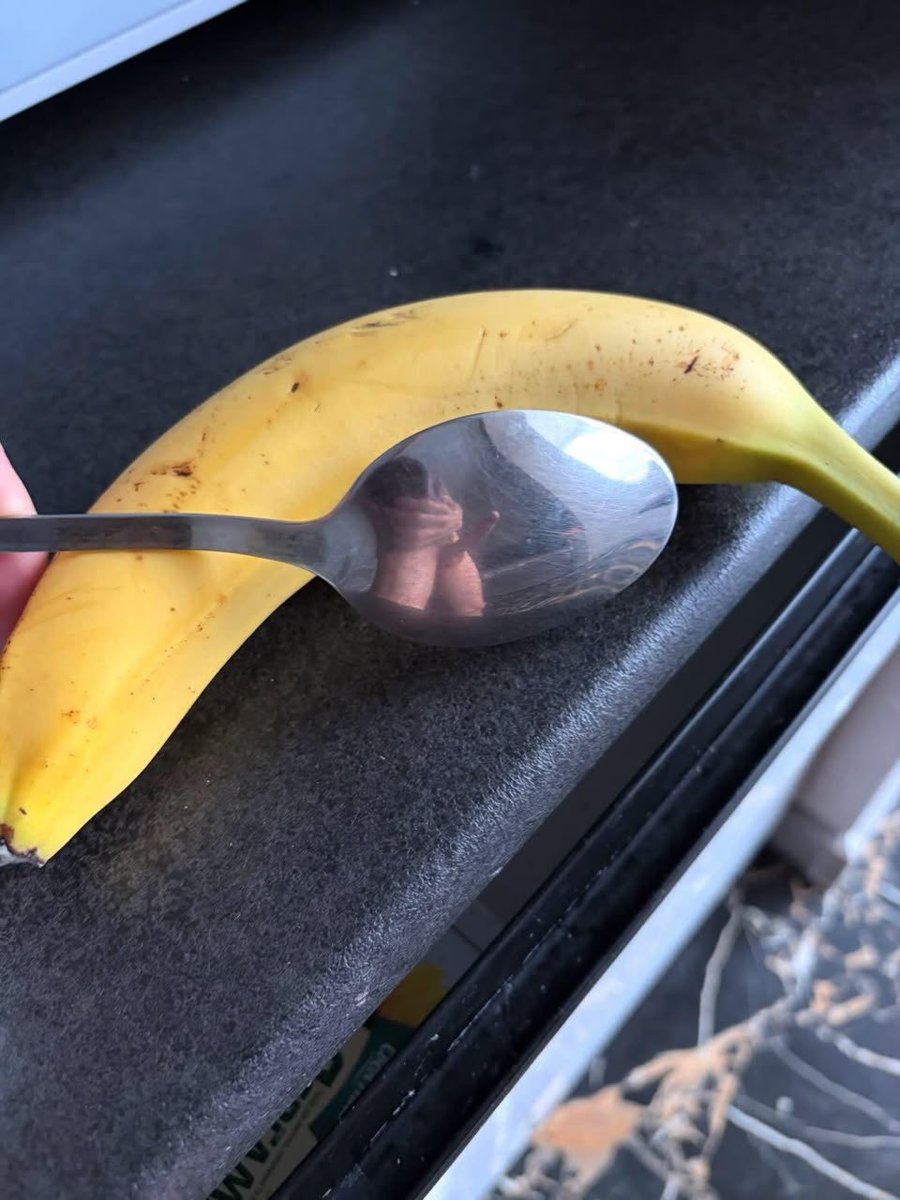 spaceunderb3d's tweet photo. pisang dulu baru kamu https://t.co/e5IYdpIZQb