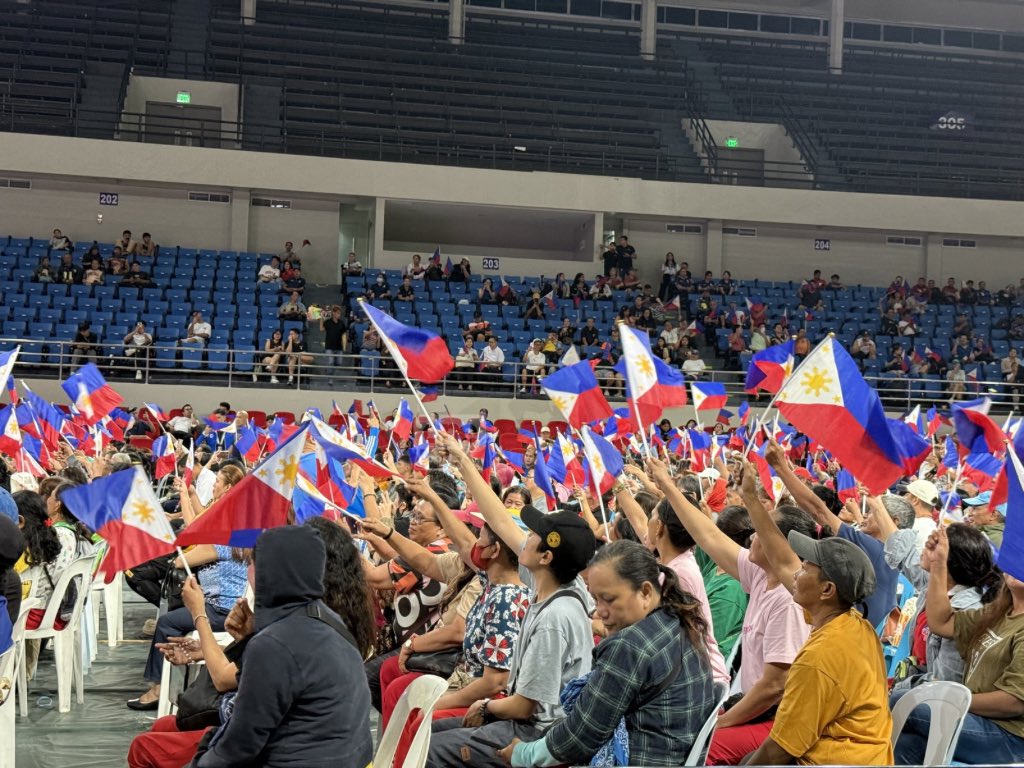 OneSportsPHL's tweet photo. WALANG HUMPAY NA SUPORTA 👥🇵🇭

The Filipino support continues as all eyes now turn to Alex Eala for her crucial Round of 16 match against Italy’s Jasmine Paolini at the 2026 Wimbledon Championships. | via Vlon Bandivas/One Sports

#Wimbledon #AlexEala https://t.co/Plh0oaIYW1