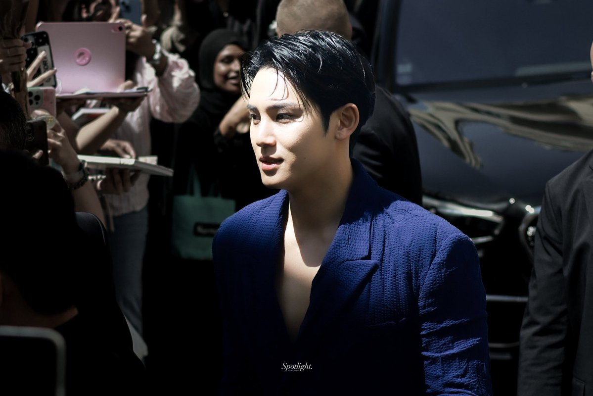 GyuSpotlight's tweet photo. 260706 Dior 
MINGYU FOR DIOR COUTURE🖤

#민규 #김민규 #MINGYU #ミンギュ #SEVENTEEN #세븐틴  
#MINGYUxDior #DiorCouture
@Dior @pledis_17 https://t.co/jB3vJKCFeA