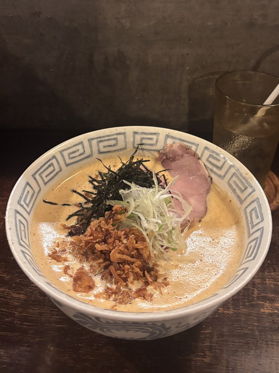 viewwrs's tweet photo. แวะมากินรอบ3 ลองเมนู Tantan Ramen นี่ละะะ เมนูที่ป๋มชอบสุด!!! ซุปมีความนัวกลมกล่อมแบบลงตัว ไม่หนักไป มีความเผ็ดนิดๆไม่เลี่ยนด้วย ใส่มาทั้งหมูชาชูแบบตุ๋นและแบบสไลด์ อร่อยมากกกจ้า The Best สมมงอะ🏆 #ไทยช่วยไทยพลัส ชามนี้เหลือ 84฿ คุ้มมากกก 
📍Gojiro Ramen (mrt เตาปูน) https://t.co/fppzUYdRhT