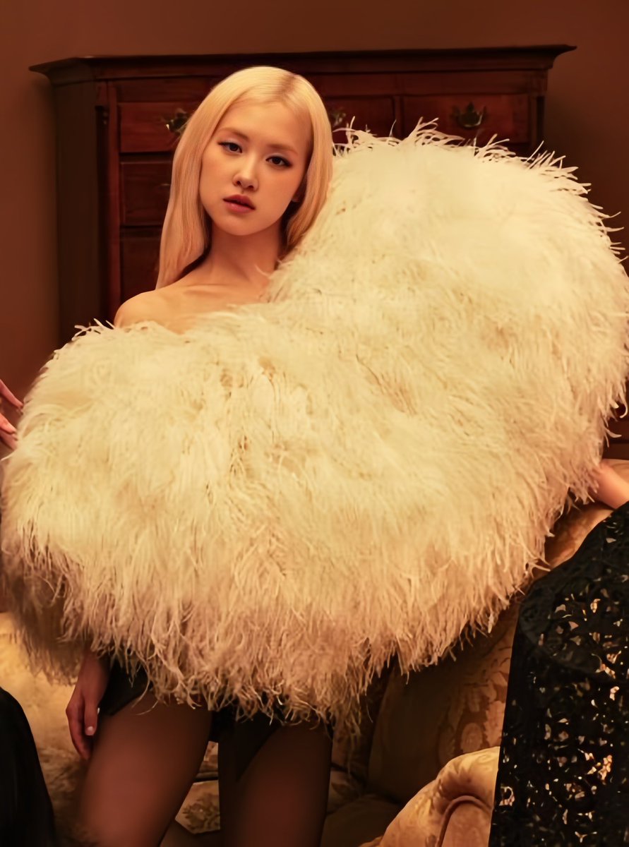 chaemchim's tweet photo. OMG? SHES SO HOT https://t.co/pRRuC5ZA8n