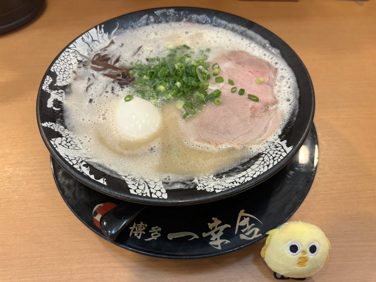 krbc_317's tweet photo. 久しぶりに福岡泊まりで遠征だったから、大好きな福岡メシ堪能できて最高だった🍜🐓🫶🎶通りもんも3000円分ぐらい買い込みましたよっと！← https://t.co/SRePJekbJ4