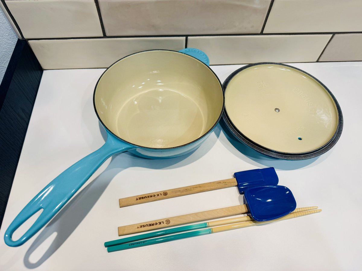 tomo45790's tweet photo. 甥が一人暮らしするそうなので、殆ど使ってないル・クルーゼの片手鍋があるけど使うか？画像送ったら、貰ってくれるそうです
使わな過ぎで存在忘れてたから良かった https://t.co/Q4WqlplBYQ