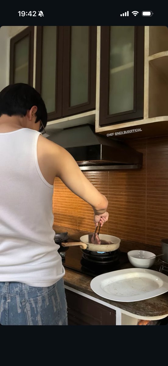 oldchubbygirl's tweet photo. มุงช่วยด้วย ลูกเน้กหายไปทุกคืน อยู่ดีๆชีกลายเป็นพ่อครัวใหญ่ อยู่ๆก็ทำอาหารเก่งขึ้นมา เกิดไรขึ้นเน้กลูก แม่ปลื้มนะ https://t.co/NgZMsRVvT2