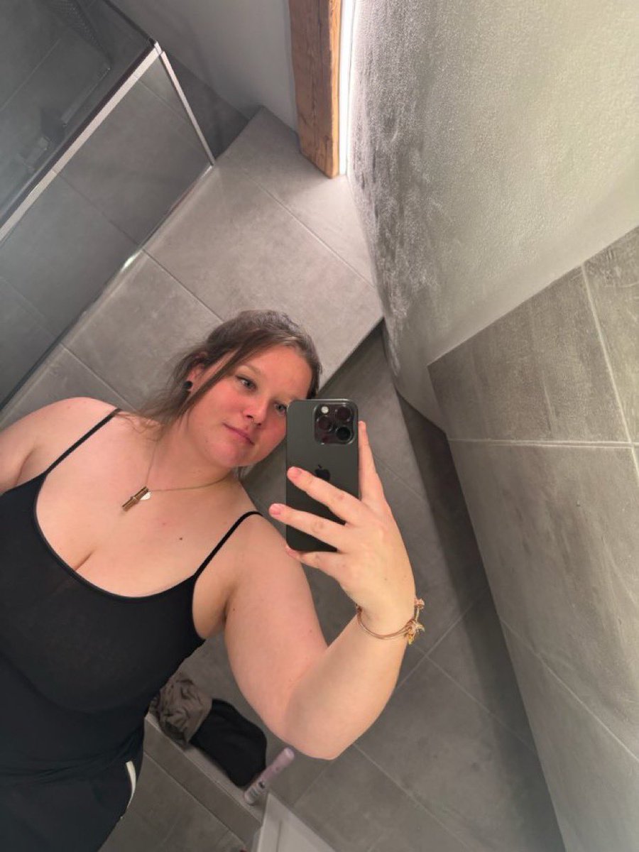 chubby_maddy's tweet photo. Curvy or too chubby ? https://t.co/hroBQCHLM5