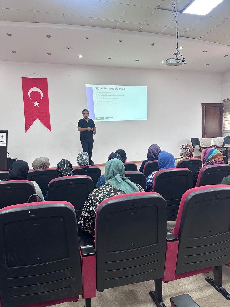 KilisAsh's tweet photo. 📌Eğitim

📍Sosyal Hizmet Merkezi Müdürlüğü

Türkiye Bağımlılıkla Mücadele (TBM)Eğitimleri kapsamında Kilis Sosyal Hizmet Merkezi Müdülüğü’nde Dijital Bağımlılık konulu eğitim gerçekleştirildi. https://t.co/CEVs0cK2v2