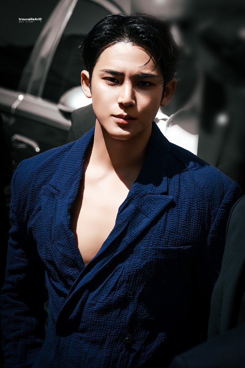 Ari0_46's tweet photo. 260706

🖤✨

#민규 #MINGYU #SEVENTEEN #세븐틴 
#MINGYUxDior #DiorCouture 
@Dior @pledis_17 https://t.co/Bu9JhUHEFC