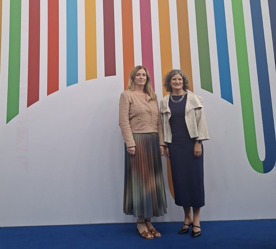 UNDP_AltFinLab's tweet photo. Digital payments have proven they can reach people that conventional systems often cannot.  

Today, we’re announcing the extension of our partnership with @StellarOrg to help make blockchain-based payments a regular part of programme delivery.

Read more: https://t.co/C4XcTaF82D https://t.co/cjn7OovRBp