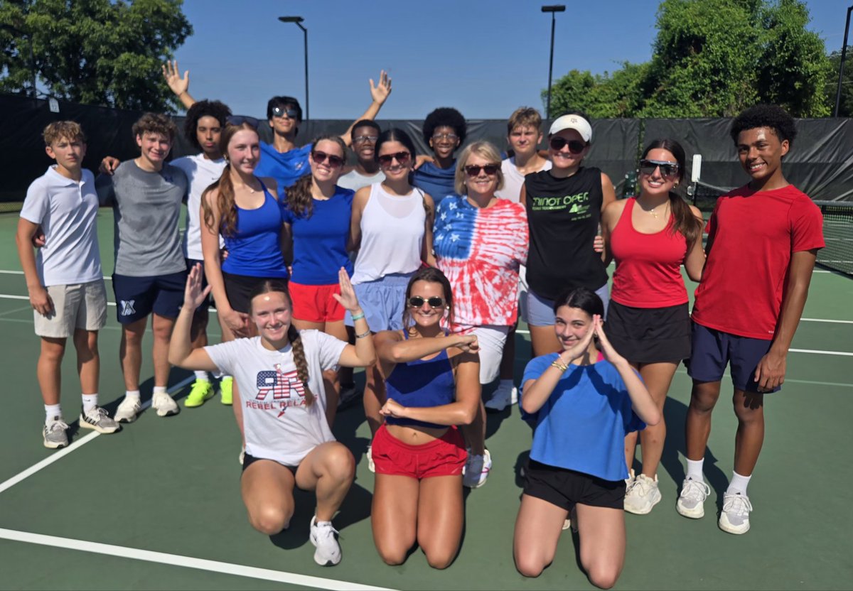 AmyjwillE310's tweet photo. AIRLINE TENNIS PRACTICE ...Red, White, and Blue- Happy 250 Birthday USA 🇺🇸 💙 ❤️ https://t.co/YhEYxoZu6O