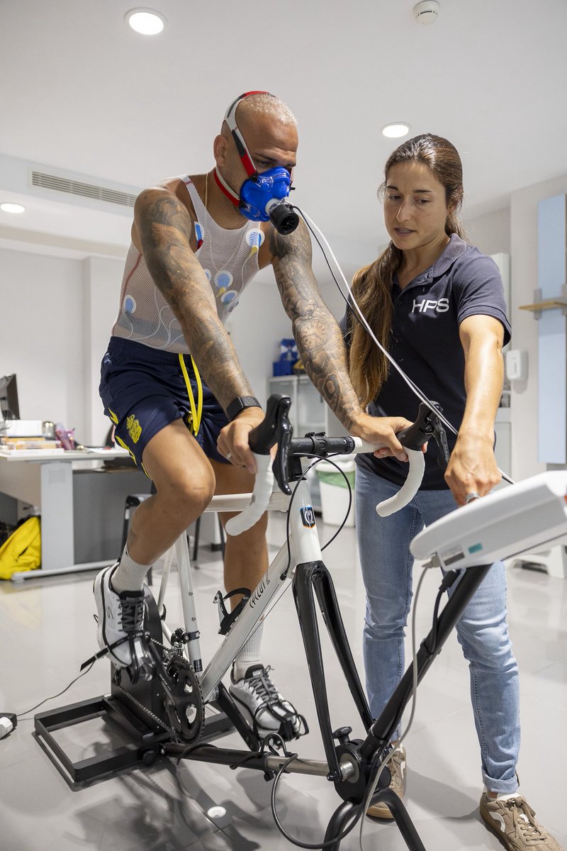 PresidenteUDLP's tweet photo. Hoy damos el primer paso de una nueva temporada con el inicio de los reconocimientos médicos.

Comenzamos un camino que afrontamos con ilusión, ambición y el convencimiento de que, junto a nuestra afición, volveremos a pelear por nuestros objetivos 💛💙 

@UDLP_Oficial 
@HPS_Hospitales @UDLP_Cantera  
#SienteLaUnión #LaUniónHaceLasPalmas