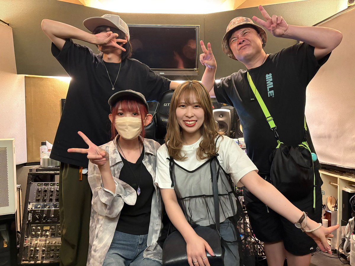 a_y_u_k_aaaaa's tweet photo. ＼新曲RECでした🎙️／
￣￣￣￣￣￣￣￣￣￣￣
今回はLIVE向けの曲！
手叩いたり歌ったりタオル回したり！

LIVEで何回もやりながら育てていきたい
リリースをお楽しみに…🔥

8/22(土)大阪の夏フェス！
SBI MUSIC CIRCUSのチケットは
7/9(木)まで早割で2000円お得！ぜひ！
🎫 https://t.co/Q8RcfTBxxL https://t.co/NpeBfmFY0x