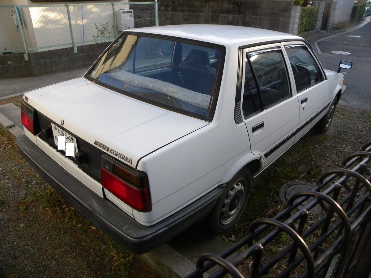 series9300's tweet photo. 黒バンパー、鉄チンホイール、白ガラス（っていうのか…？）
かなりスリムな印象ですが、STDとなるとどこをさらに削られるのやら…？
全くの私事ですが、一番ベーシックなグレード買って、それをフルオプションでこてこてにしたら面白そうって変なこと考えてました（汗）
2014年。 https://t.co/HtNgg0nnhN