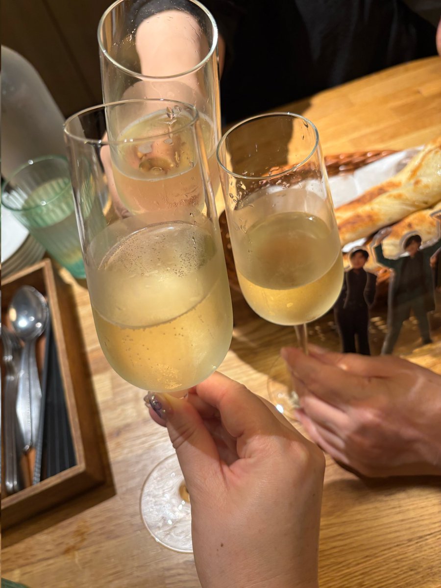 ap_ap_api's tweet photo. 下半期に突入して早一週間😅
1日はカナダ・デーやったけど目黒さんは休めたのかな？
私は会社の創立記念日で休みやったけど😊
相変わらずの時差投稿やけど1日飲んでました🍺
焼肉行った後にイタリアン行くの狂ってる🤣
そんな飲み友達が大好きです。
からの鑑賞会からの居酒屋🏮 https://t.co/XhFziHkwpk