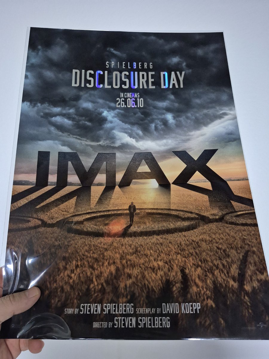 newzet's tweet photo. 스티븐 스필버그감독의 "DISCLOSSURE DAY"를
아이맥스로 관람했다
"외계인 음모론" 총집편이라는 느낌인대 영화는 
나쁘지않았지만 받아들이는 사람이 얼마나 이런소재를
진지하게 생각할지는 알수없다.
관람특전 A3 사이즈 홀로그램 포스터
#disclosureday https://t.co/QgQAGCEO8I