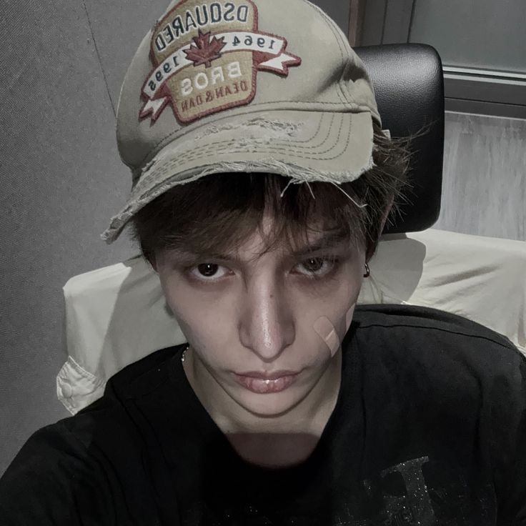 PRODJ4MES's tweet photo. my favorite type of james is when he looks up at the camera like this https://t.co/LHgzCImV4J
