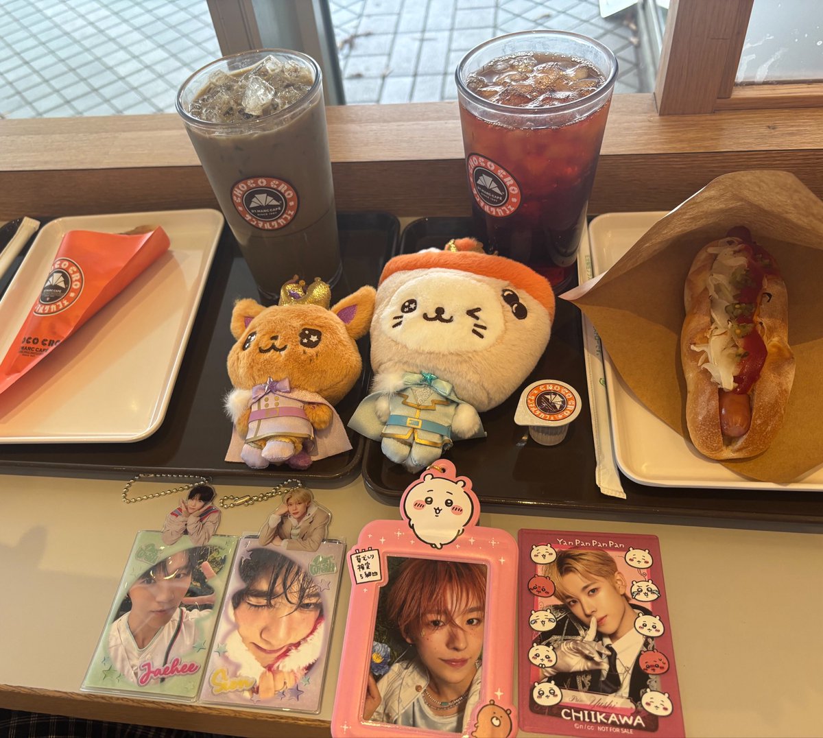 riizesarasa's tweet photo. 今日はFFさんと初めましてもできた😊お渡し会も一緒に並べたしお茶もできてすごく楽しくて時間足りなかったなあ😆ありがとう!(´▽｀)🫶🏻︎
そしてほんとに毎度バブルにゃんのデカさにビビる笑 2人ともかわいい♡ᴗ♡ https://t.co/ALBWmGTsoS