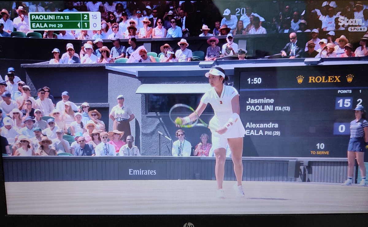 gee08cayago's tweet photo. Laban Alex! #Wimbledon https://t.co/7ttaWQN4sB