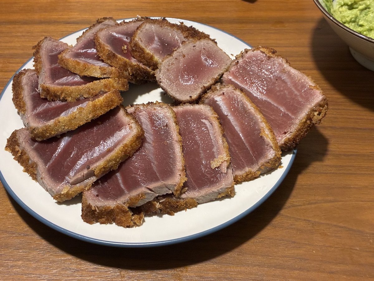 hozuming's tweet photo. カルパッチョとメインのレアかつ😋 https://t.co/L0FmhBorUm