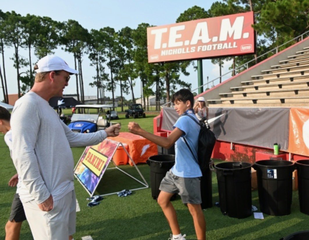 BennettRis2030's tweet photo. Just wrapped up an incredible experience at the Manning Passing Academy in Thibodaux, Louisiana! 🏈 Grateful for the opportunity to learn, compete, and be surrounded by so many talented quarterbacks and coaches. Leaving motivated and ready to keep working!

#ManningPassingAcademy https://t.co/2034o4crSP