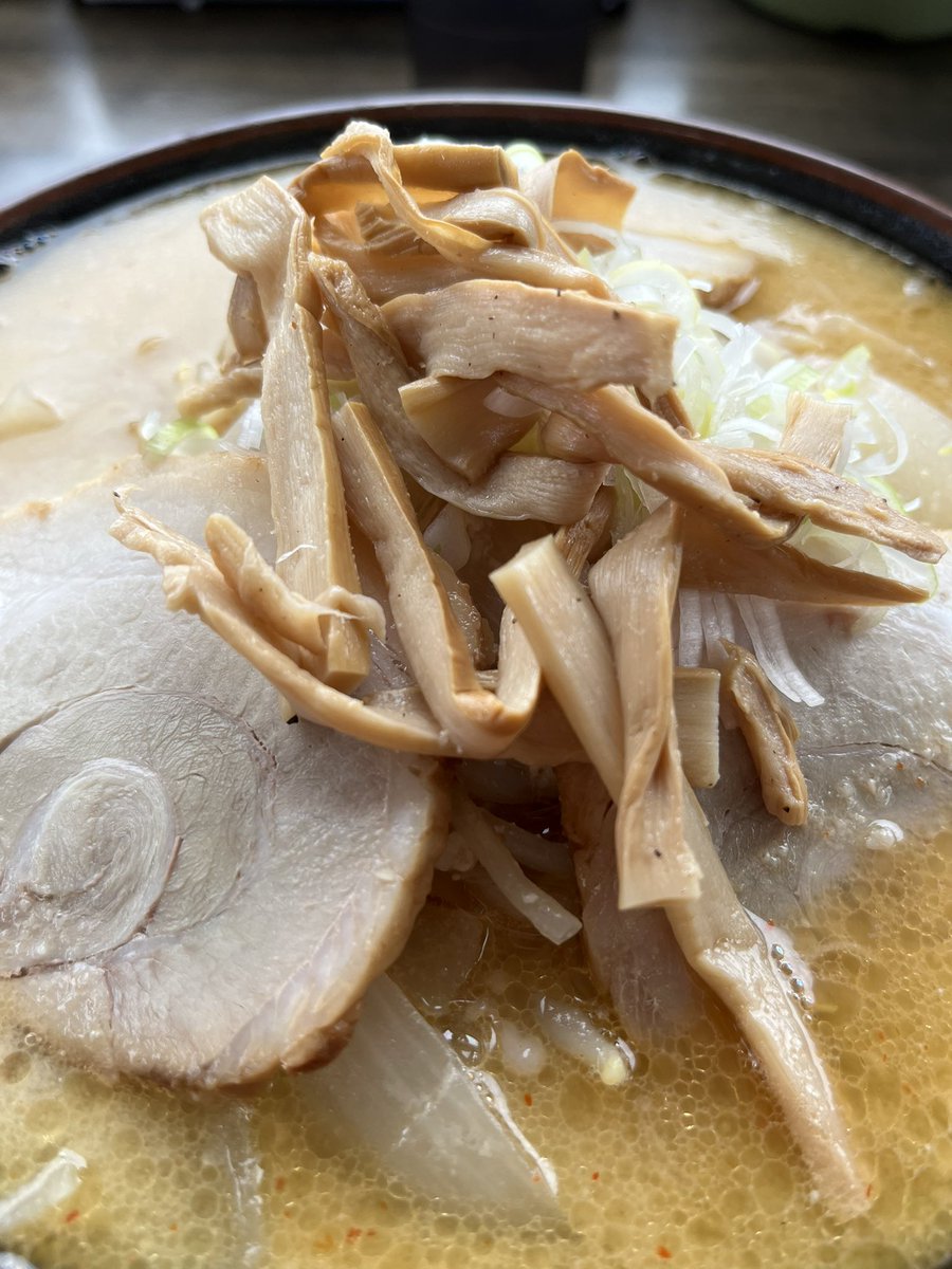 twakayama's tweet photo. #新潟県 #上越市 #中郷 #ラーメン #食堂ミサ #ミサ #本店 #味噌チャーシューラーメン 妙高の地元のお味噌と甘みのある玉ねぎと満腹感のあるもやしの旨みが‼️ 美味いんだなぁ〜これが‼️ https://t.co/aeRscweWFC