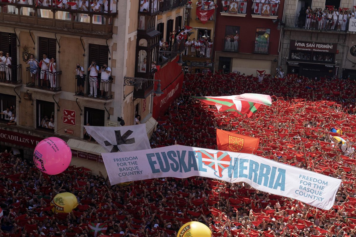 ArnaldoOtegi's tweet photo. Gora Sanferminak!
Gora Euskal Herria askatuta!
Freedom for the Basque Country! https://t.co/YaZnlhGcby