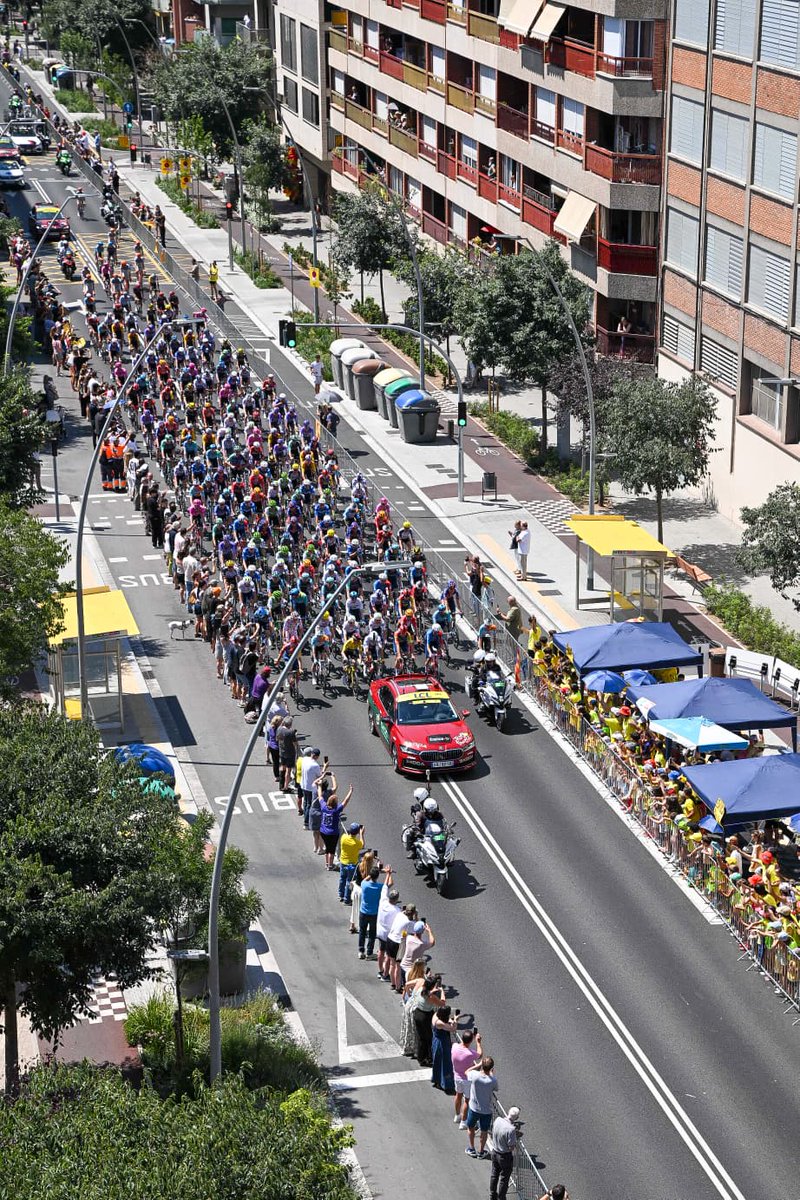 granollers's tweet photo. 💛Granollers ha viscut avui una jornada històrica amb la sortida de la 3a etapa del Tour de França, projectant la ciutat al món i consolidant-la com a escenari de grans esdeveniments esportius.
Gràcies a totes les persones, entitats, equips, voluntariat i serveis implicats! https://t.co/31162EQsI1