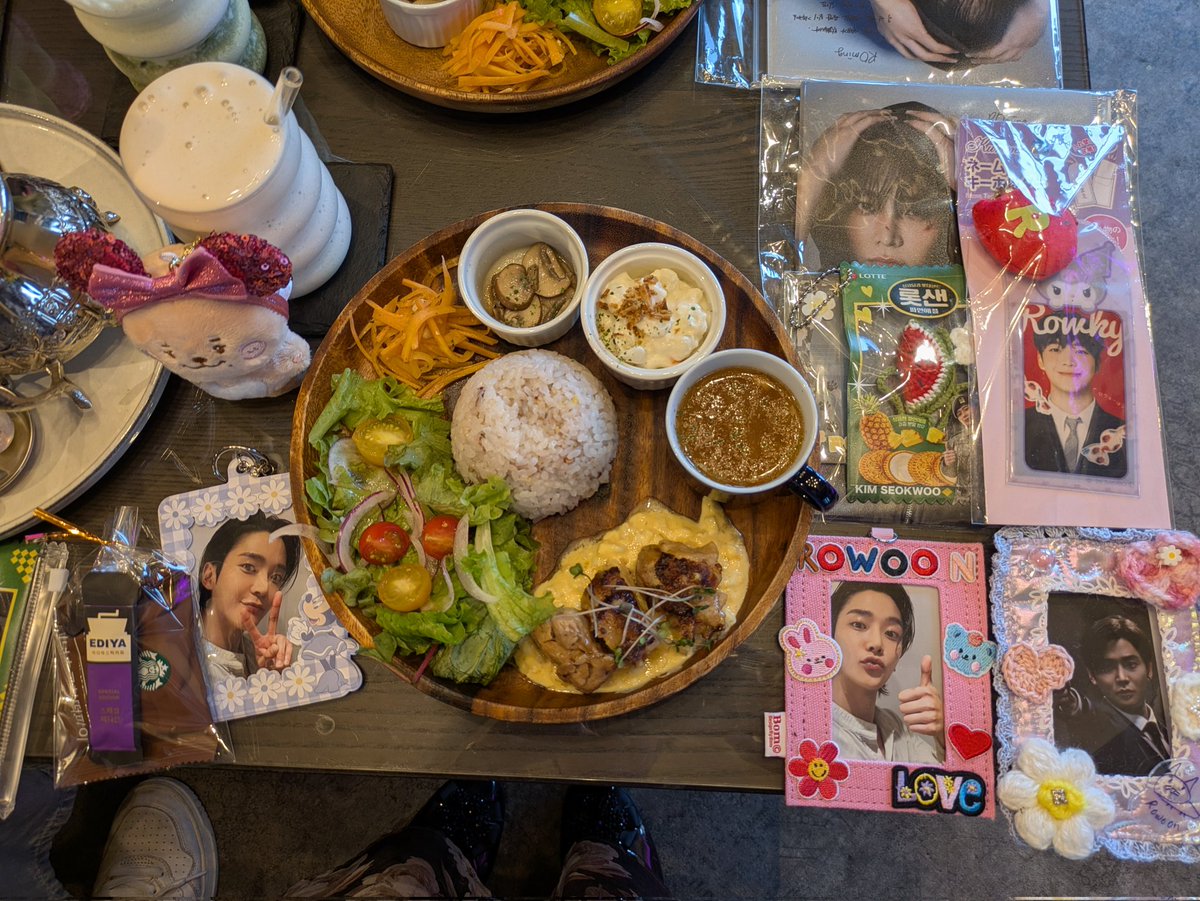 gunjye's tweet photo. 今日は久し振りのロミン会💕
素敵なお店を予約してくれて、ランチからデザートまで頂きました😋
その後は商店街を見たり韓流ショップへ行ったり···
今日も楽しくてあっという間だった😆
ありがと～💕

@chieko_k17 
@miyuari0807 
@poi_237skw https://t.co/irkm0HRDgX