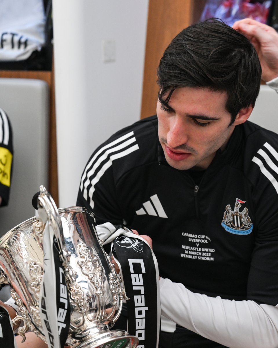 idnewcastle_'s tweet photo. Sandro Tonali resmi mengumumkan dirinya pensiun dari dunia sepak bola.

We thank Sandro for his contribution to the club and wish him well for the future. 🖤🤍 https://t.co/z4k0RD9tEe