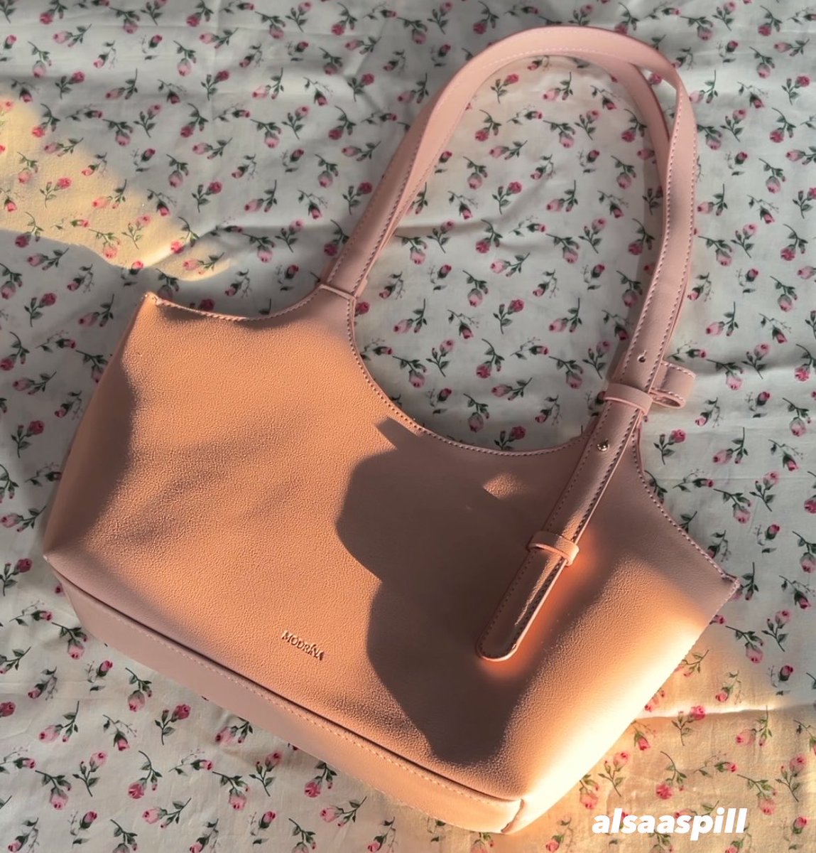 alsaaspill's tweet photo. PLIS KEPOIN BRAND INI!!! nggak nyangka ada tas lokal yang tampilannya semahal ini, tapi ternyata AFFORDABLE 😭🫶🏻 https://t.co/5oepCuVzGC