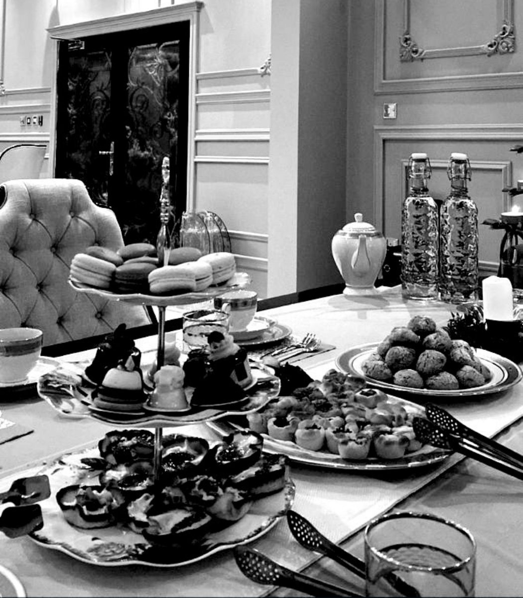 VernerabIe's tweet photo. ⠀ 
📍 𝗚𝗲𝗻𝗲𝘃𝗮, 𝗦𝘄𝗶𝘁𝘇𝗲𝗿𝗹𝗮𝗻𝗱  |  7:54 PM (UTC+2)

Made it home! Family’s here, favourite pastries on the table, and the happiest Mr. Dune awaited at the door with his tails wiggling. I don’t think I could’ve asked for a better welcome. ✨️ #𝗮𝘃𝗲𝗰𝗺𝗮𝗿𝘀𝗵
⠀ https://t.co/v9XNF9j146