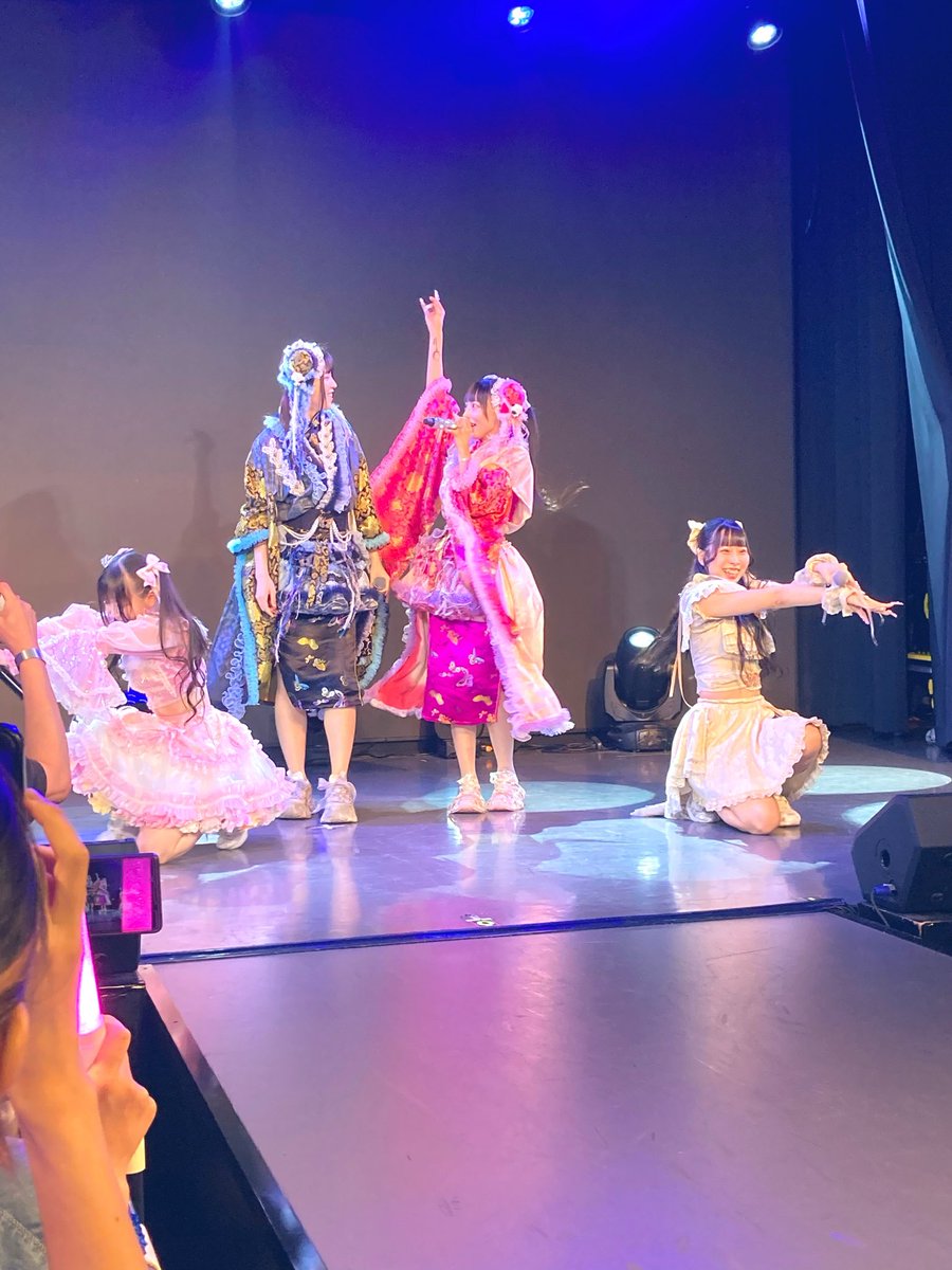 Chudhi_Chudhi25's tweet photo. 2026.6.30(Tue.) in 世界アイドル共和国
5F WORLD DREAM STAGE

『ブルチョコ商店』 ~新○○お披露目･･･!~

🍫✨Blue Cheese Choco Fondue✨🍫
　　　　✨きっと大切だった✨
                      『ずっと夏。』

#ブルチョコ
#きっと大切だった
#月島美術館 https://t.co/KjdFsvGK7k