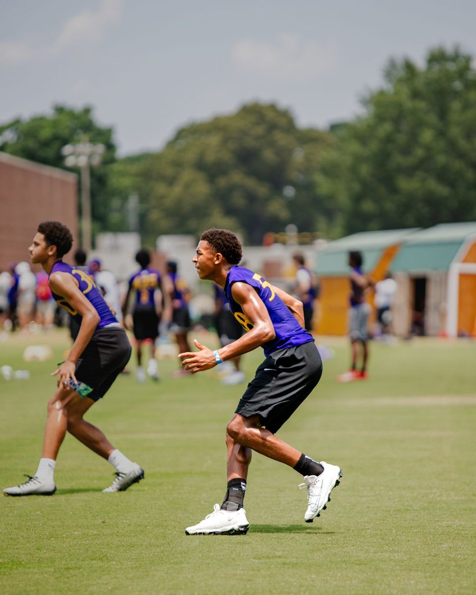 LandonDunn252's tweet photo. Spent time at ECU this summer putting in real work β drills, 1-on-1s, all of it. Small details, big difference.
#ClassOf2029 #GoPirates #NCFootball #SeatbeltUniversity https://t.co/wJKs21X3rx
