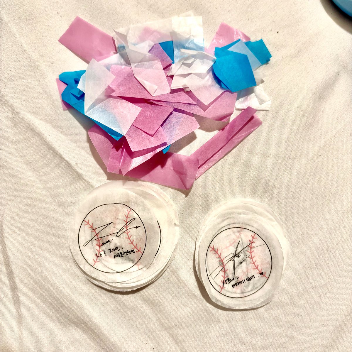 rabbitnaaa's tweet photo. WAR CO CONFETTI BASEBALL FANMEETING JNJM

PLEASE READ TNC CAREFULLY🙏🏻
🩷only for nadoong/jenf/nominist/nctzen
💙WAJIB tulis uname X di notes (krn bakal aku cek dulu), ga sesuai tnc aku cancel ya maaf🙏🏻
🩷TIDAK HATE jeno maupun jaemin dan member lain sekalipun 
💙LIMITED QUANTITY🙏🏻🥹
🩷boleh pilih memb, boleh co lebih dr 1 kalo bisa dapetinnya
💙aku set 9.200 di oren udh include semuanya termasuk 1 acrylic keyring transparan bentuk bulat biar bisa digantung (no refund ya)

link oren bakal dibuka tanggal 7 juli 2026
jam 7 malam ya
https://t.co/ytg0cjghcx

goodluck temen"🩷🐰🐶💙