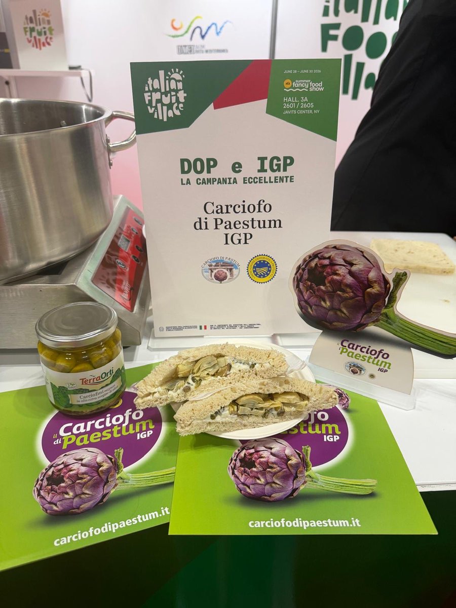 CarciofoIGP's tweet photo. 🇺🇸Il Carciofo di Paestum IGP conquista New York!

Protagonista al Summer Fancy Food Show 2026 nell'Italian Fruit Village con "DOP e IGP – La Campania Eccellente", ha portato negli USA qualità, biodiversità e tradizione. Un'importante vetrina internazionale per il Made in Italy. https://t.co/I3tUJ3R94o