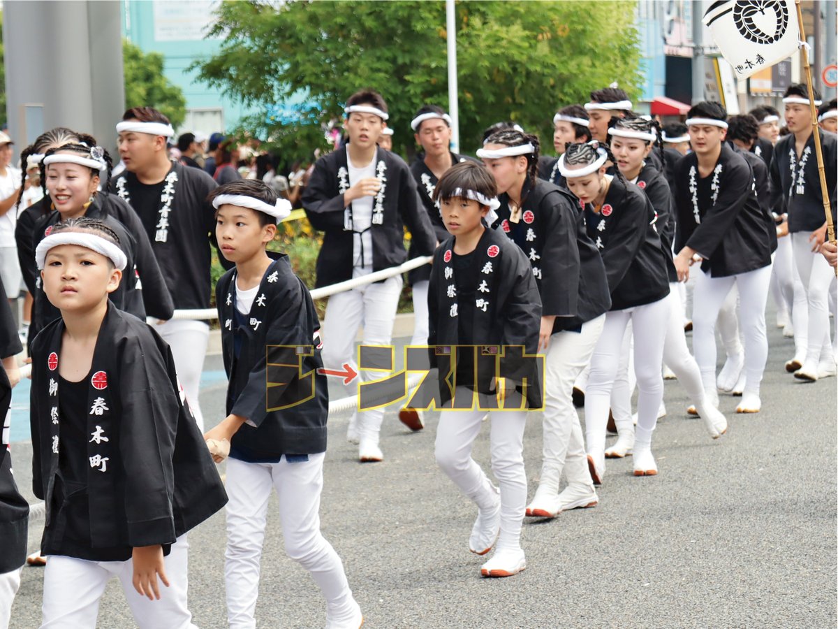 jeansbaka's tweet photo. ２０２６年（令和８年）５月３１日（日）               
和泉市制７０周年だんじり記念曳行     
南松尾地区春木町　②周目 https://t.co/L0YEhHZgFw