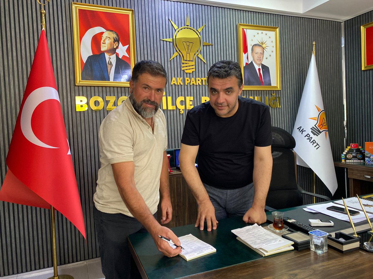 Akbozova1's tweet photo. İlçe Başkanımız @avmehmetakgun , İlçe Başkanlığımızda partimize gönül veren hemşehrimizin üyelik kaydını gerçekleştirdi.

Her yeni üyemizle birlikte teşkilatımızı daha da güçlendiriyor, Türkiye Yüzyılı hedeflerimize emin adımlarla ilerliyoruz.

Hayırlı olsun.

@RTErdogan @Akparti   @abuyukgumus  @hakanaksu058 @farukaytek @bybekirbozdag @milhamigunbegi @avmehmetakgun 
@malicevheri @AEminOnenOfis @ibrahimeyyupogl  @CYAZMAC @ProfDrDusak @HikmetBasak_63   @Kepoluasuna @AieNacar @Malikurt14 @SbrKnk  @ahmtsamdanci @dartar_ibrahim @IpekDurmaz963