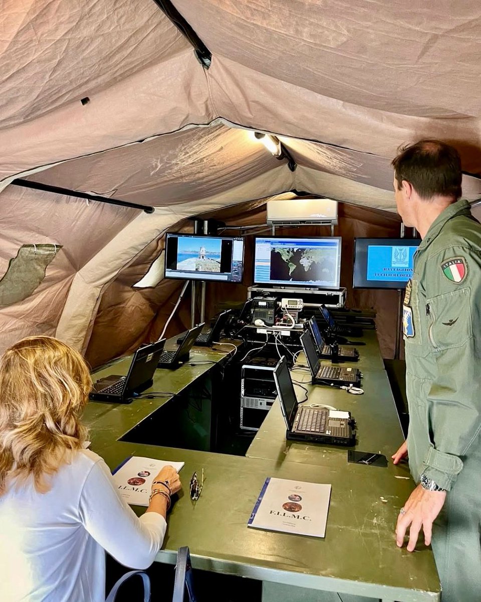 isabellarauti's tweet photo. In bocca al lupo a tutti gli allievi che oggi iniziano l’esercitazione di Formazione Integrata alla Leadership, Management e Competenze Aerospaziali (FILMC) e buon lavoro agli Istruttori ed a tutti coloro che sono impegnati per la riuscita del Modulo addestrativo.

#formazione #addestramento
@GuidoCrosetto @MinisteroDifesa @SM_Difesa @ItalianAirForce 

---

🔁 Repost #DavideGCipelletti su #Linkedin
[🔗 https://t.co/7gvVpPUgER]

🇮🇹 L’Accademia Aeronautica ha avuto l’onore di accogliere il Sottosegretario di Stato alla Difesa Isabella Rauti in visita presso il Distaccamento di Nisida, dove ha potuto conoscere da vicino le attività e le predisposizioni organizzative alla vigilia dell’avvio del FILMC (Formazione Integrata alla Leadership, Management e Competenze aerospaziali)

🤝 La visita ha avuto luogo al termine delle fasi preparatorie delle infrastrutture che, da oggi, accoglieranno i frequentatori dell’Accademia Aeronautica del Corso Eolo VI, insieme ai loro colleghi degli Istituti di formazione delle altre Forze Armate, per un’intensa esperienza di formazione e crescita professionale

🫡 Un sentito ringraziamento al SSSD Isabella Rauti per la gradita visita e per l’attenzione costantemente rivolta alla formazione delle donne e degli uomini della Difesa

#AeronauticaMilitare #AccademiaAeronautica #Difesa #Innovazione #Leadership #Futuro #Formazione #Teamwork
