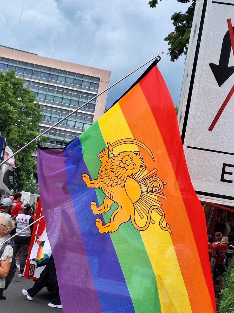 LoveGuerillero's tweet photo. #CSD #Köln #k0507
#QueerJews #EndJewhatered
#NoPrideInAntisemitism #ColognePride https://t.co/rb4S5BCiwu