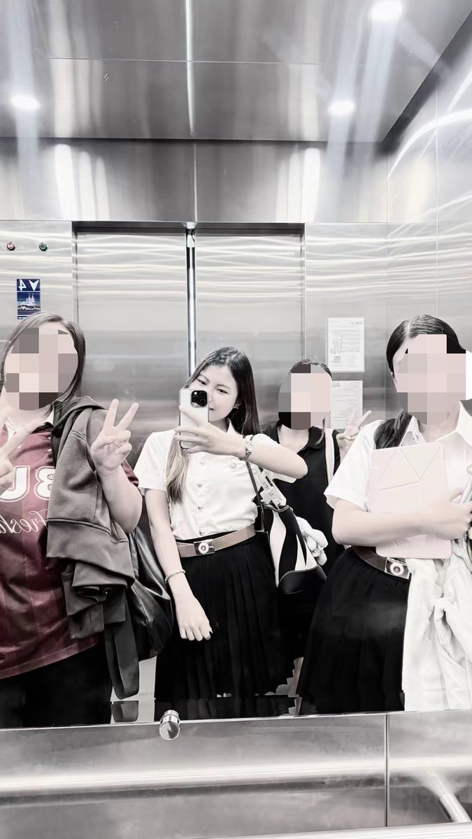 flower78899's tweet photo. พี่ปี2รักน้องปี1จังเลย #บางเเสน https://t.co/8uB9nRRjOA