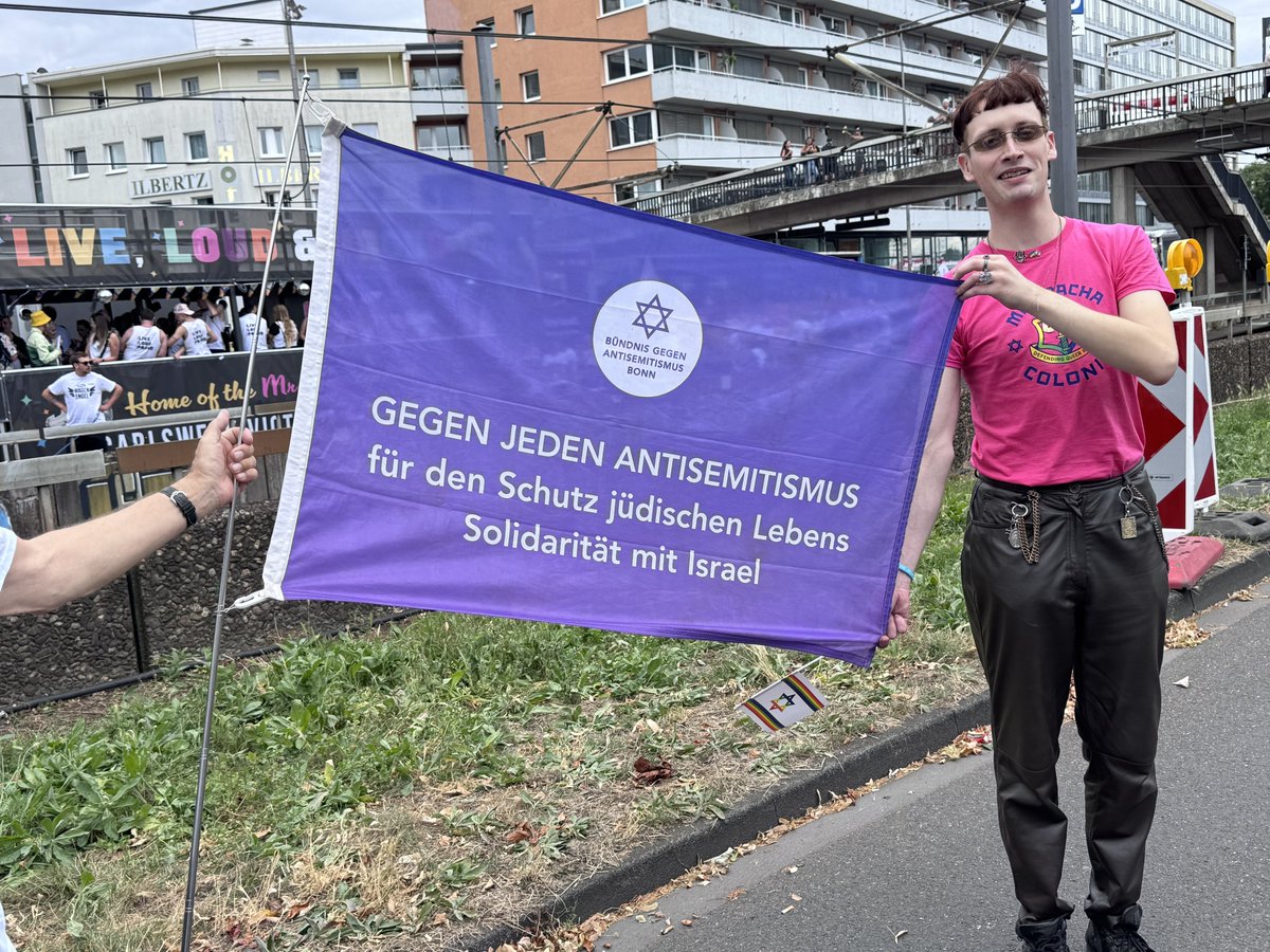 LoveGuerillero's tweet photo. #CSD #Köln #k0507
#QueerJews #EndJewhatered
#NoPrideInAntisemitism #ColognePride https://t.co/Cl1WrF33vX