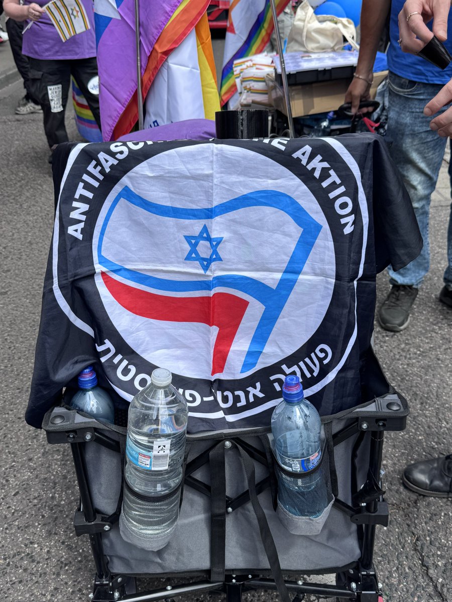 LoveGuerillero's tweet photo. #CSD #Köln #k0507
#QueerJews #EndJewhatered
#NoPrideInAntisemitism #ColognePride https://t.co/Cl1WrF33vX