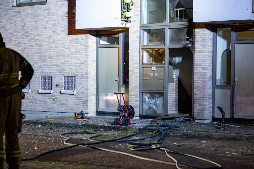 Twee explosies bij appartementencomplexen in Amsterdam Nieuw-West