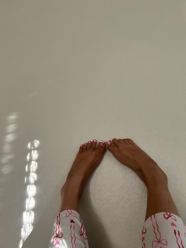 AnikaBaby69's tweet photo. Yall like pretty toes 😍
https://t.co/b9jMyIsx7p
Its free 
#onlyfans #toes #feet #xxxlatina https://t.co/y3t9BT58Pw