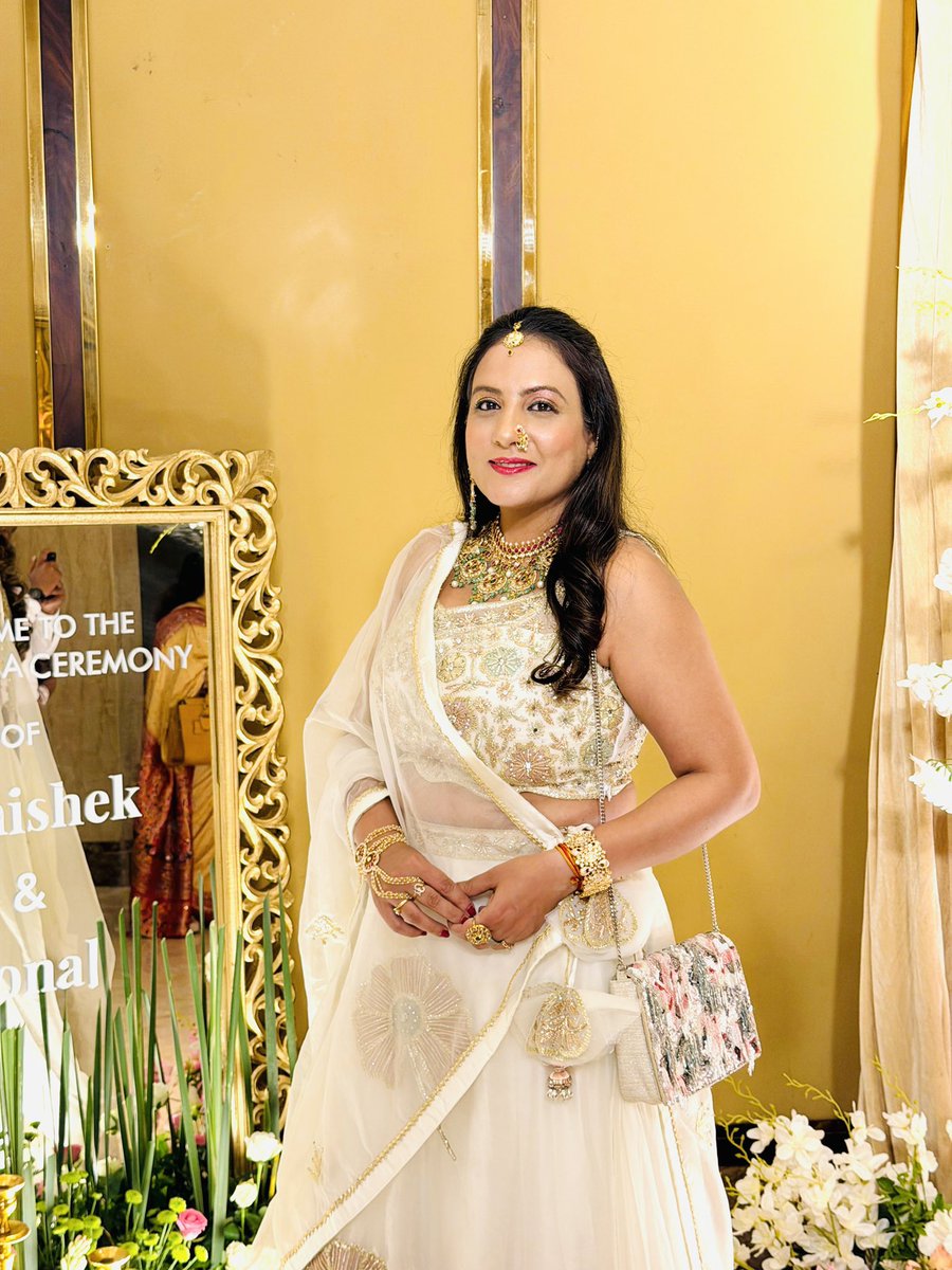 sonalgoelias's tweet photo. #TheTraditionalz 

#LehengaLov 🧡 https://t.co/GmiE6YlUr1