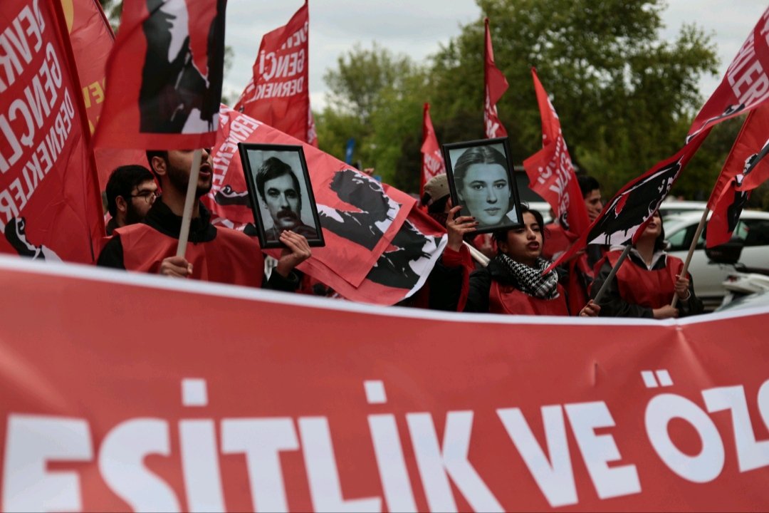 CanakkaleDGD45's tweet photo. 🚩NATO emretti, işbirlikçileri uyguladı!
7-8 Temmuz'da ki NATO zirvesi öncesi yurt geneli 100'ü aşkın arkadaşımız operasyonlar ile gözaltına alındı.
Geleceğimizi uluslararası tekellerin ve savaş çetelerinin önüne serenler bilsinler ki;bu halkın onuru satılık değildir!
NATO DEFOL! https://t.co/7c4lTUcjJ8