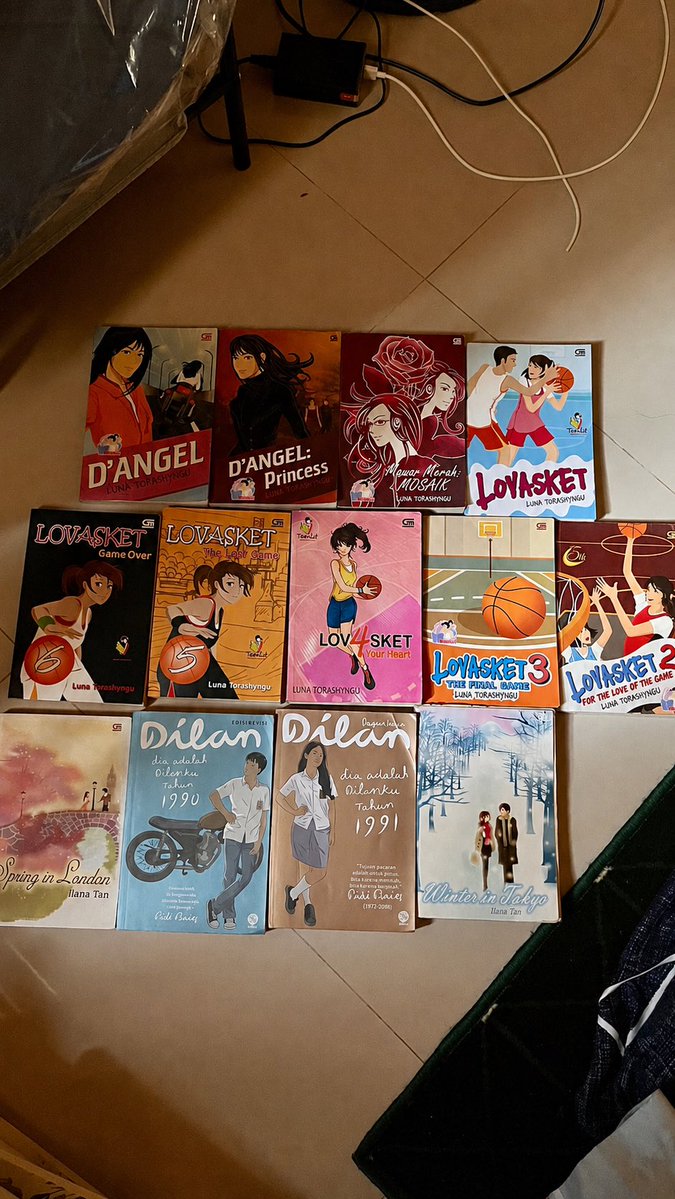 elsamlia_'s tweet photo. Preloved Novel 
Koleksi pribadi, original 💯
jual karena mau ngosongin rak buku 🙏 
detail kondisi buku bisa dm 🤗

#prelovednovel #preloved https://t.co/1P42uetrGC