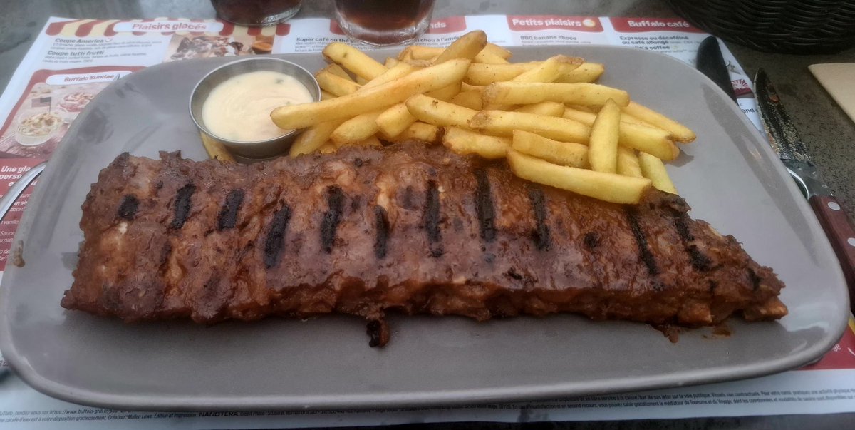 EDoublestars's tweet photo. Last night I ate at Buffalo Grill, and unlike last time I was in bed, it was really delicious, and the waitress was kind and attentive. https://t.co/fZzQtZDWh1